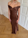 Andie off shoulder satinkjole - Brun