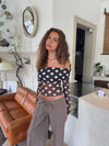 Alba off shoulder top med polkaprikker - Sort/hvid