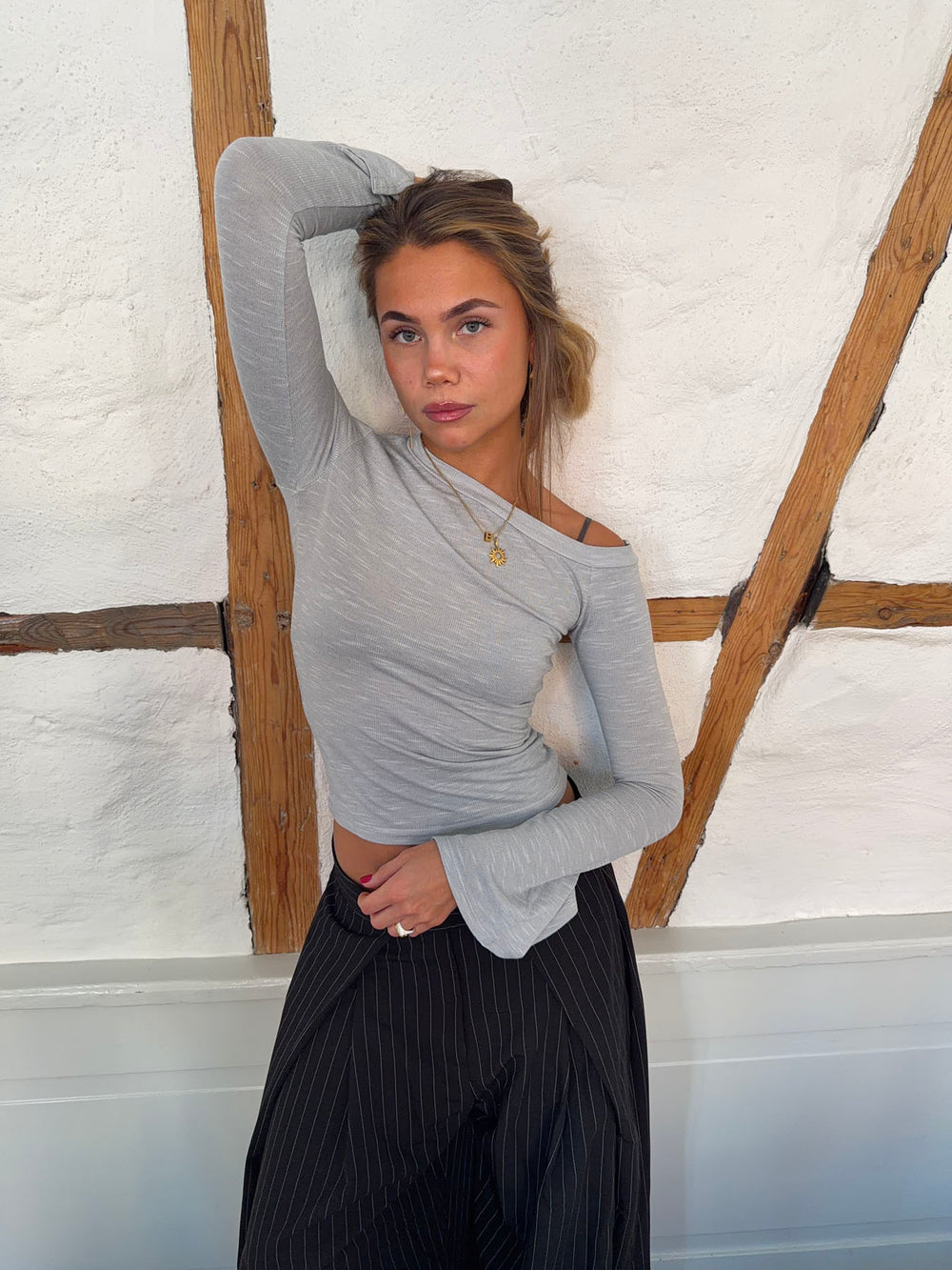Aven one shoulder bluse - Lysegrå