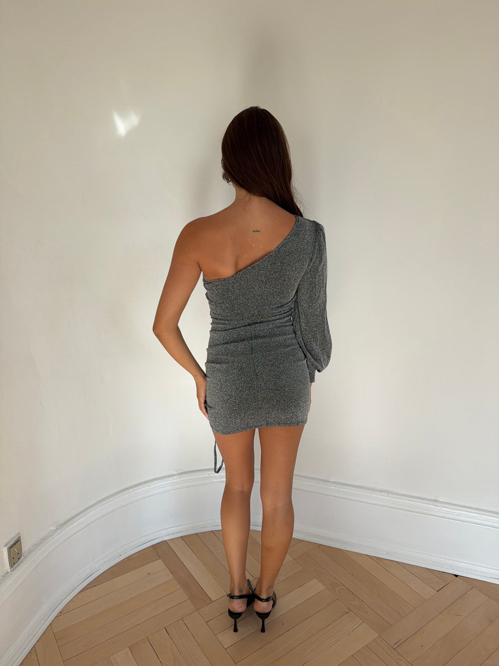 Kalina one shoulder-kjole - Sølvglitter