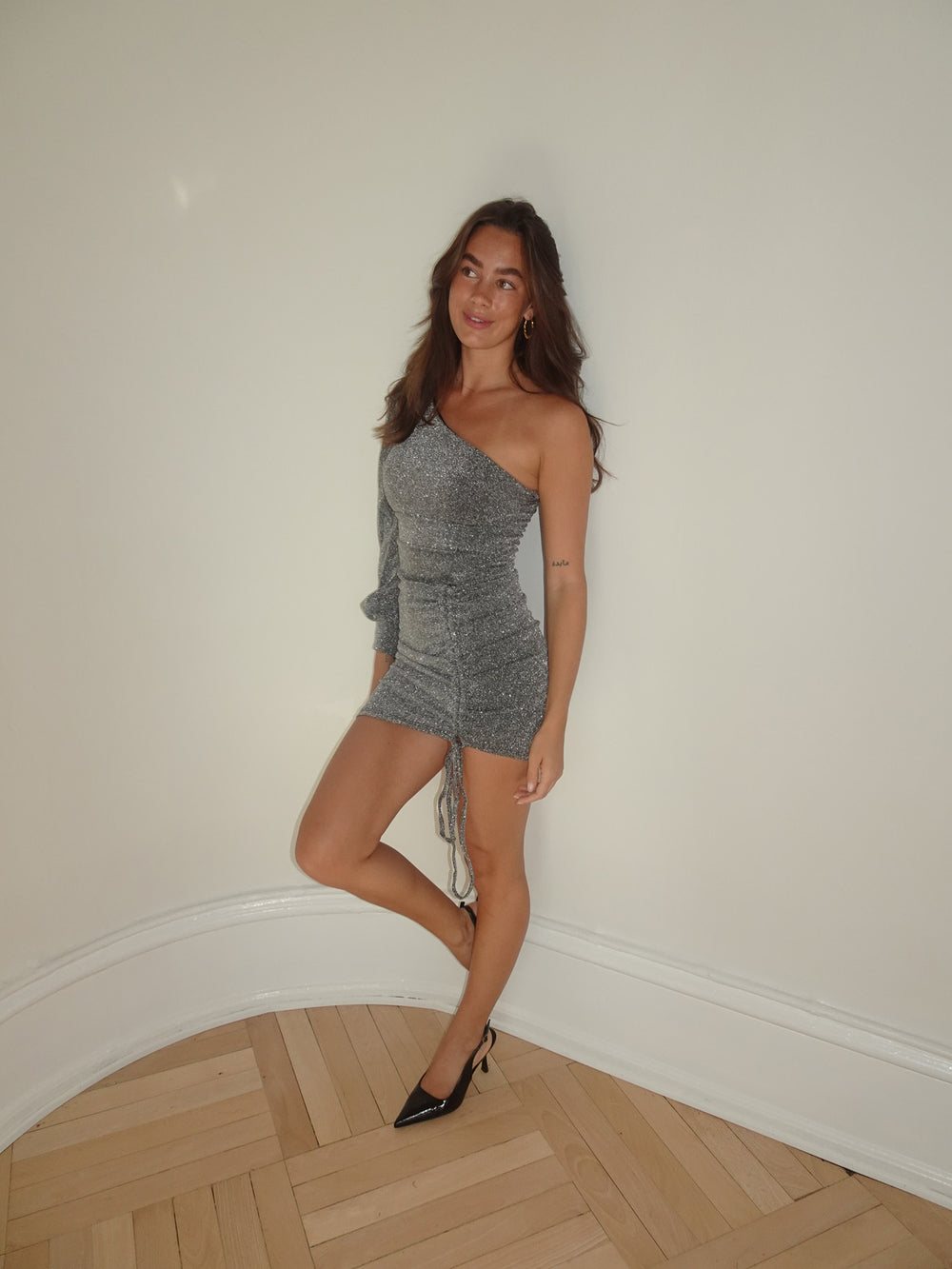 Kalina one shoulder-kjole - Sølvglitter