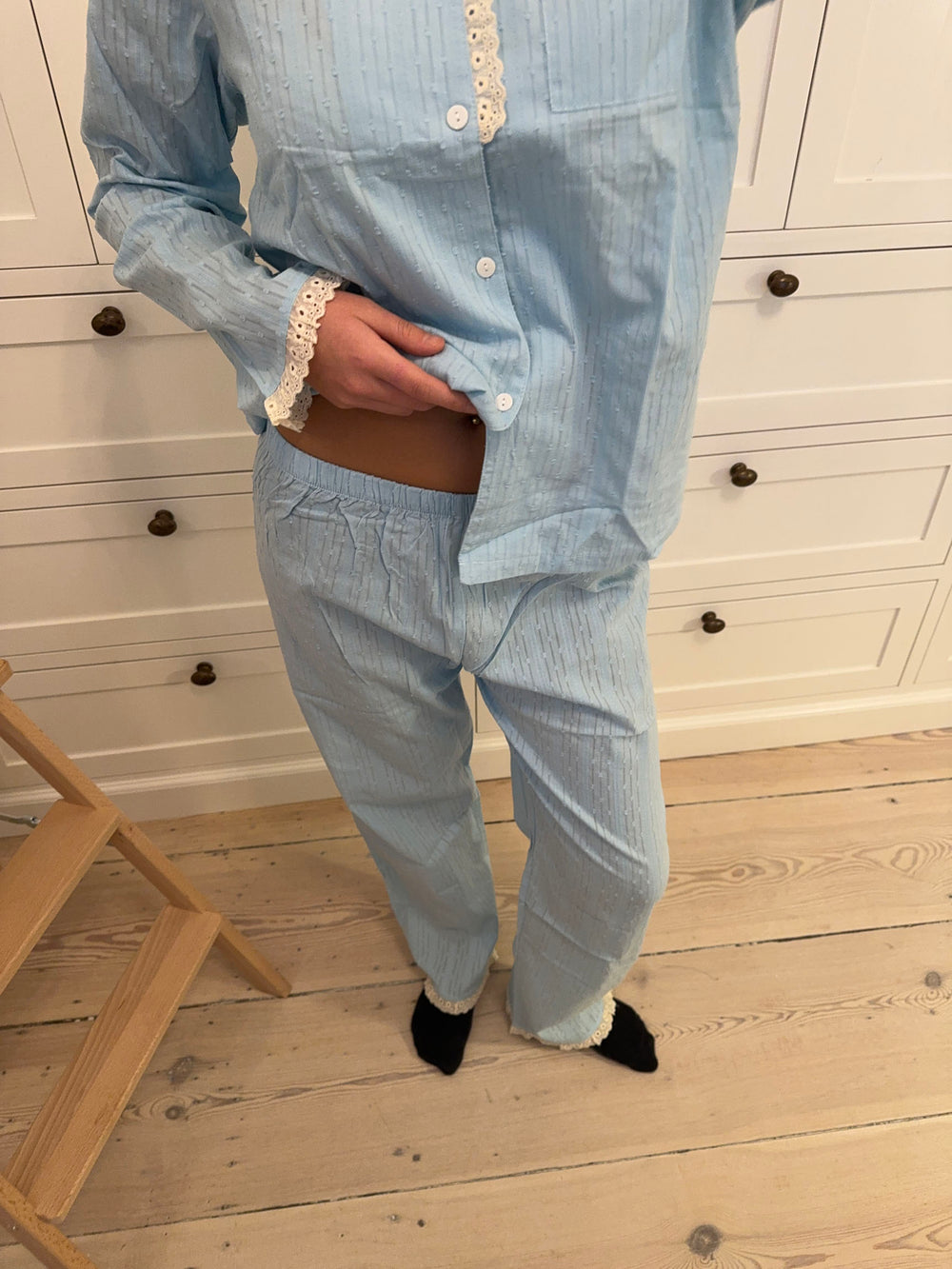 Carol pyjamassæt med blonder - Lyseblå