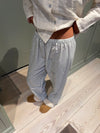 Kallie pyjamassæt med kirsebær - Hvid/blå