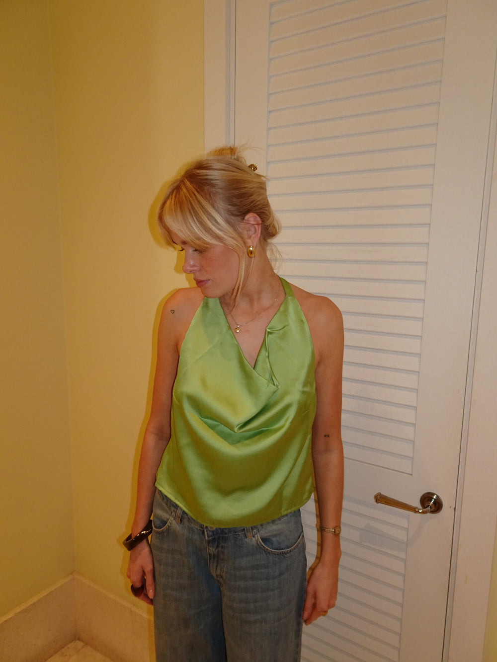 Milena halterneck top i satin - Grøn