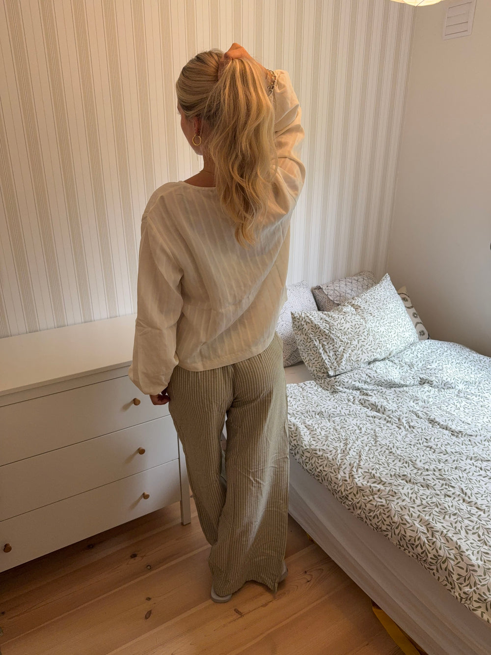 Tuniva bluse med bindedetaljer - Off white