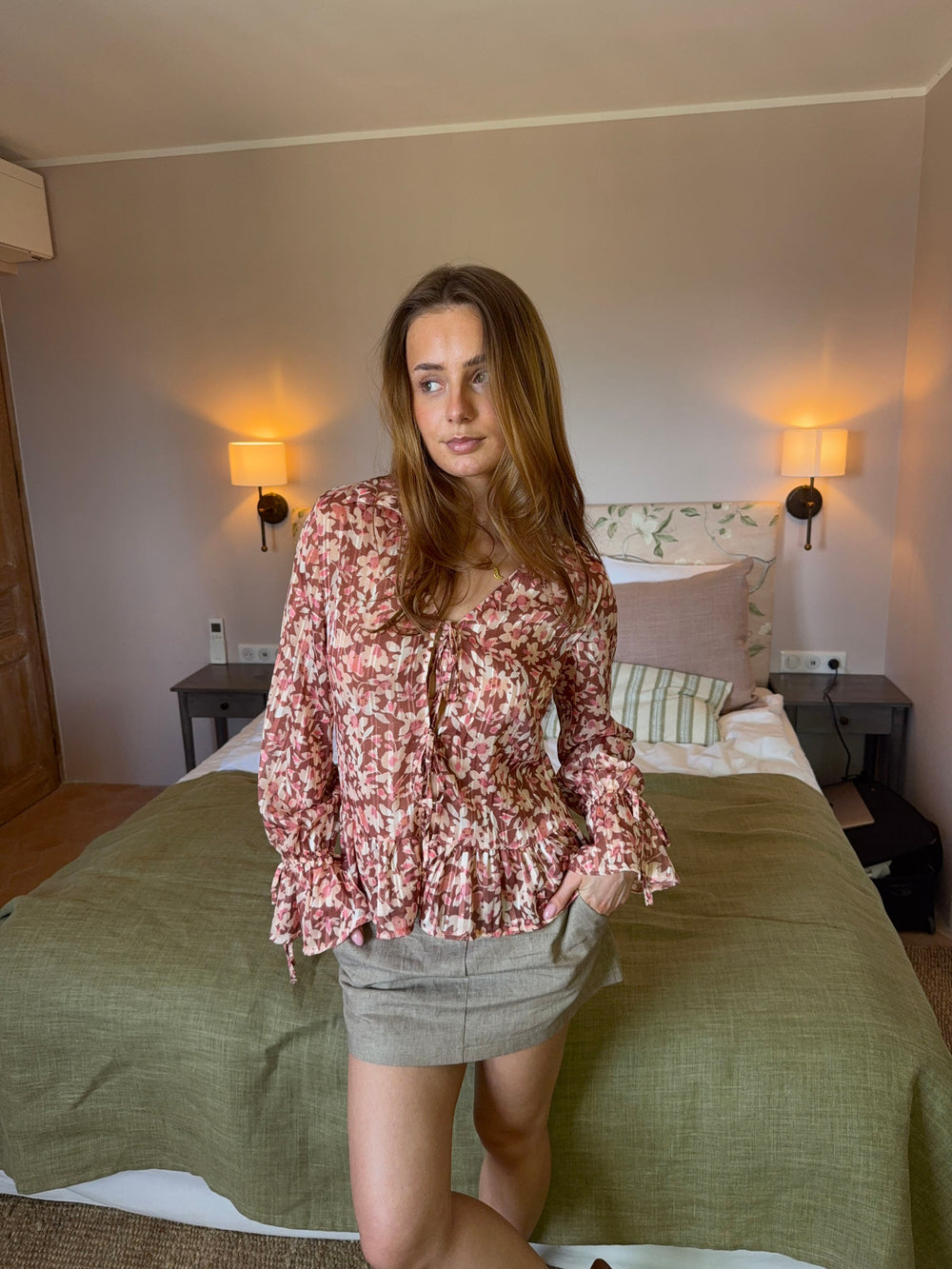 Silina bluse med blomster - Lyserød/brun