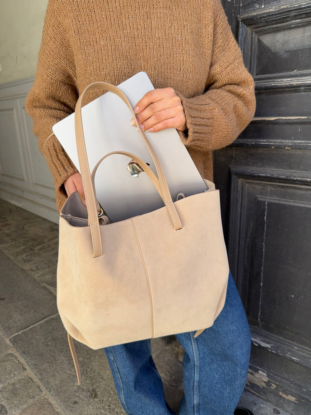 Bergen skuldertaske i imiteret ruskind -  Lys Beige