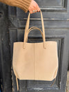 Bergen skuldertaske i imiteret ruskind -  Lys Beige