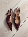 Karline slingback mules med krokodilleprint - Mørkerød