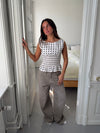 Cathrine smocktop med polkaprikker - Hvid/sort