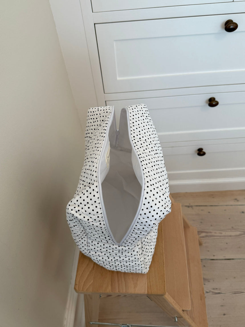 Honey stor toilettaske - Hvid med polkaprikker