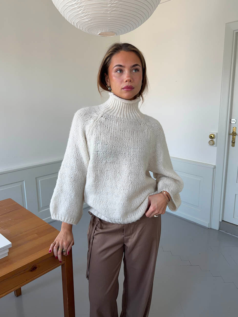 Aire striktrøje med turtleneck - Off white