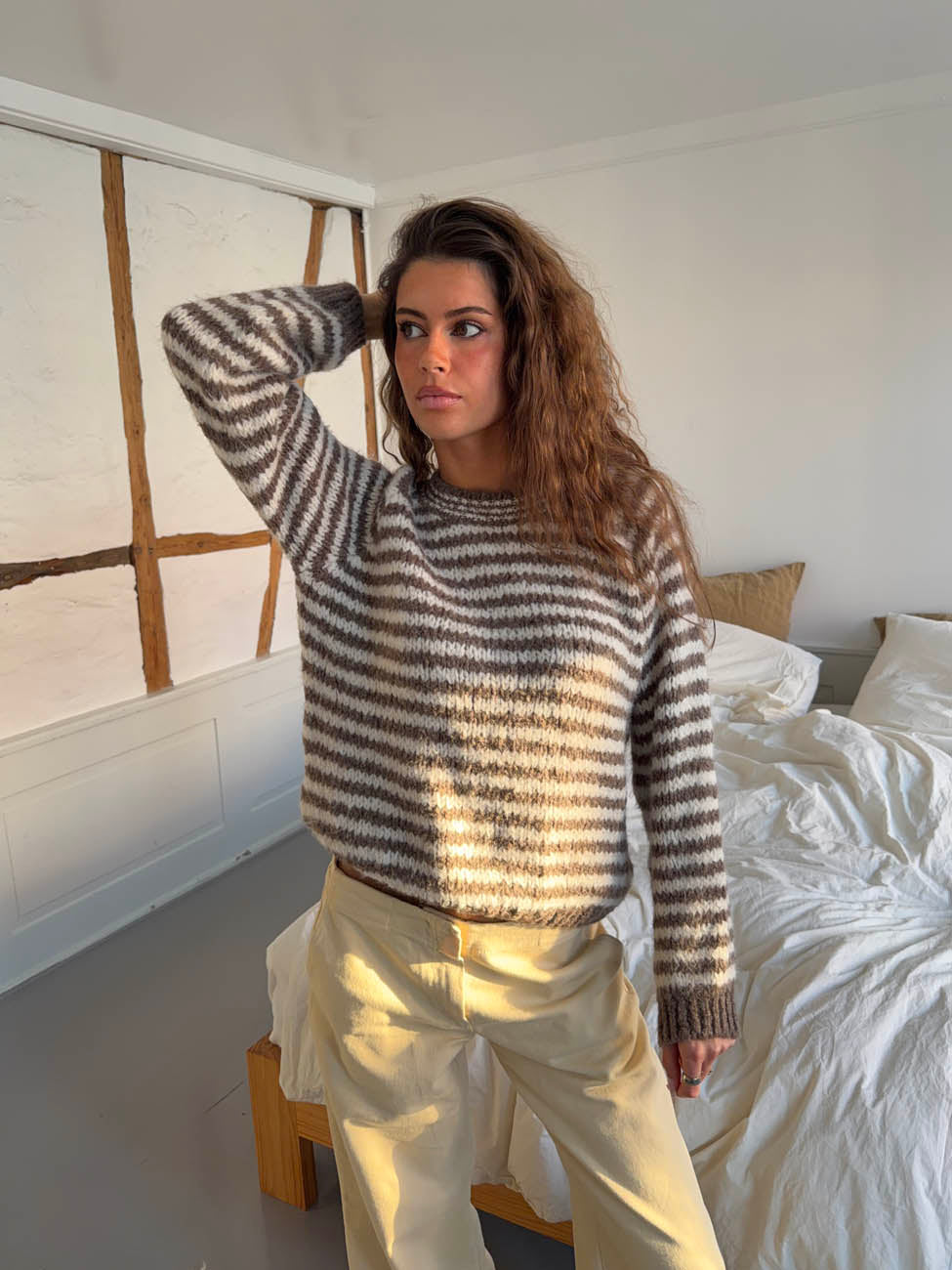 Zeya striktrøje med striber - Hvid/taupe