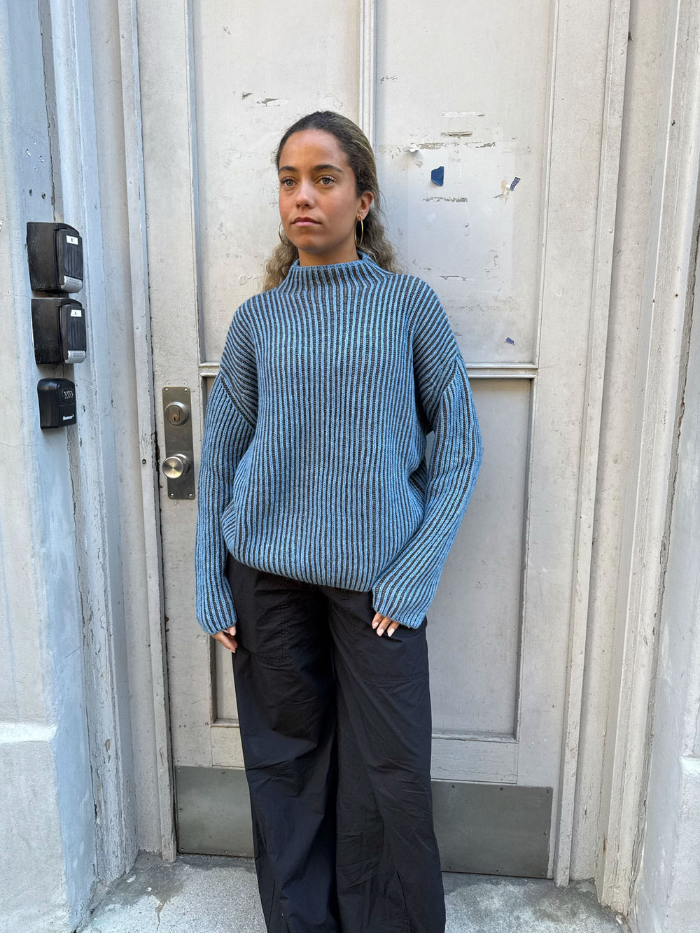 Silkeline striktrøje med høj hals - Blå/navy