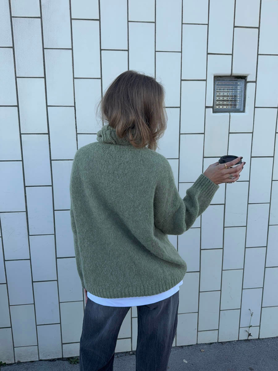 Idun striktrøje med turtleneck - Kaki
