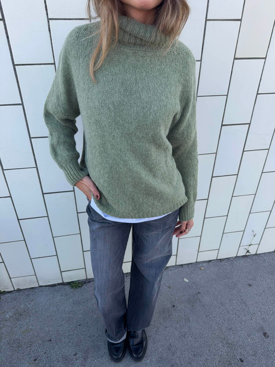 Idun striktrøje med turtleneck - Kaki