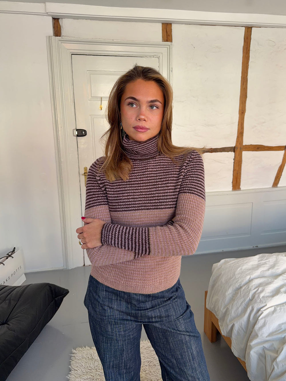 Swela striktrøje med turtleneck - Mørkebrun/lyserød