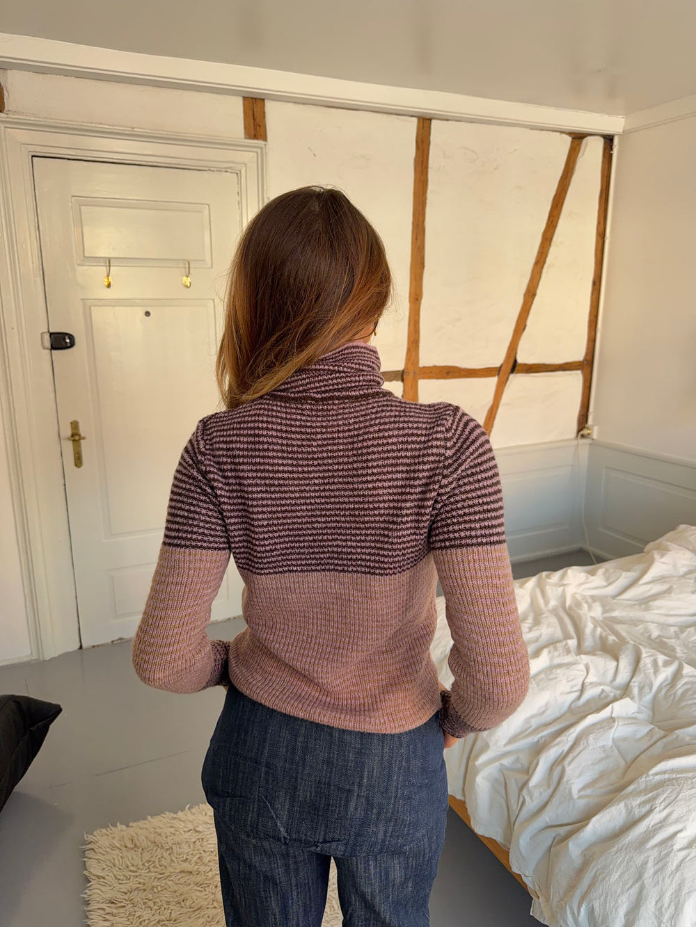 Swela striktrøje med turtleneck - Mørkebrun/lyserød