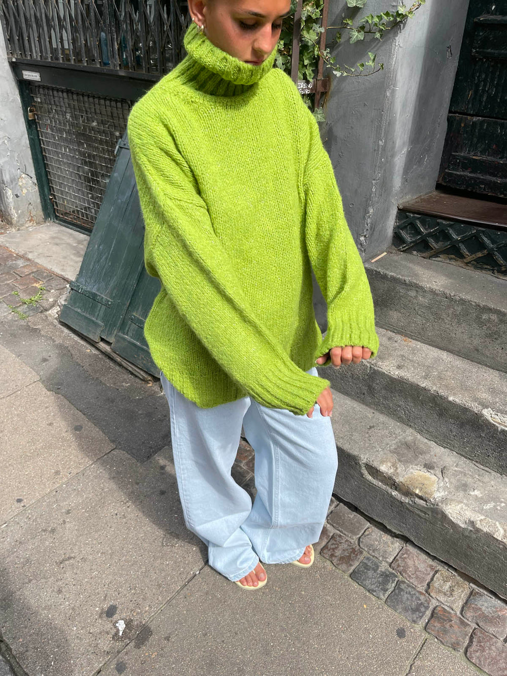 Valdamara oversized striktrøje med turtleneck - Limegrøn