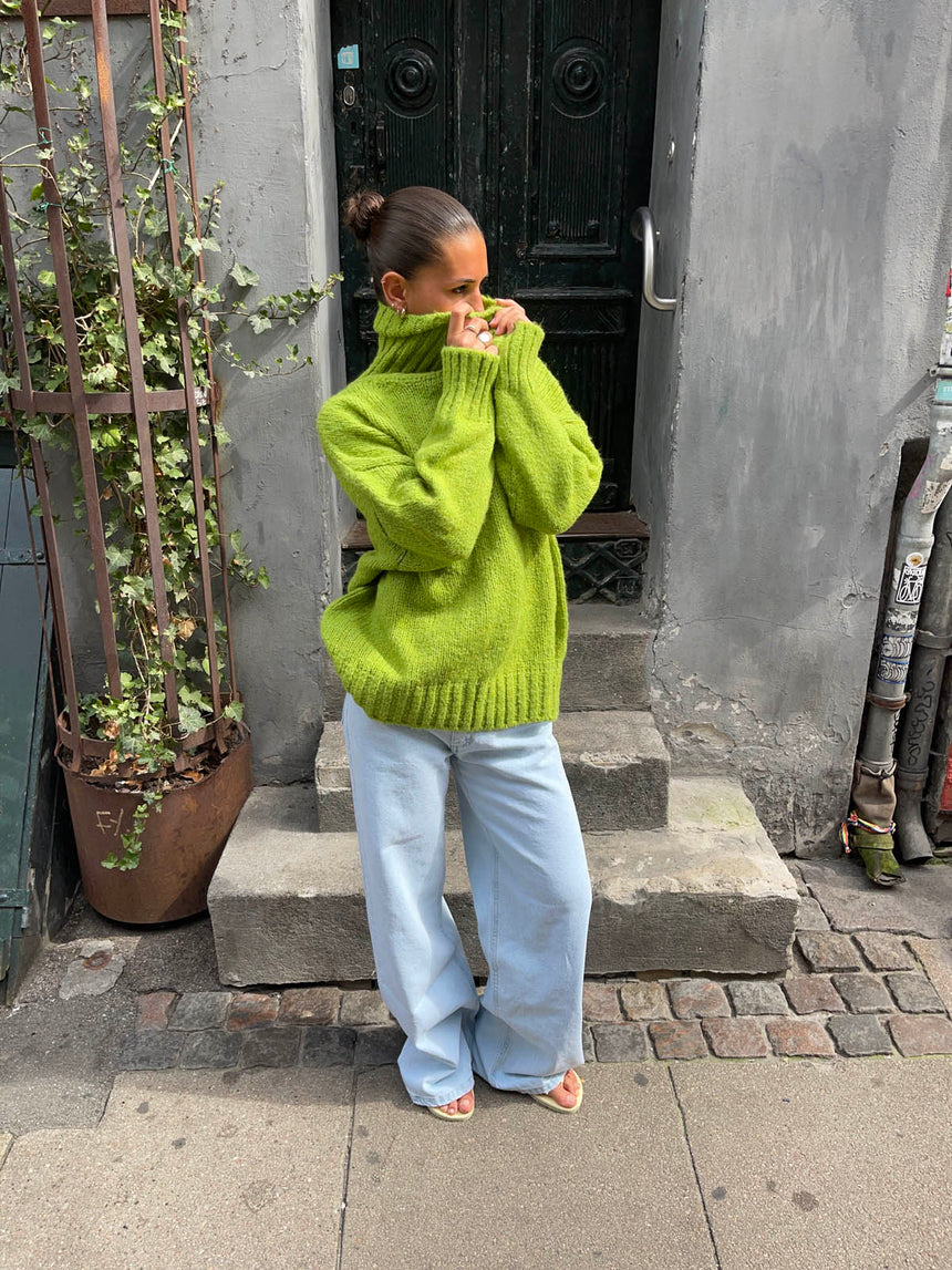 Valdamara oversized striktrøje med turtleneck - Limegrøn