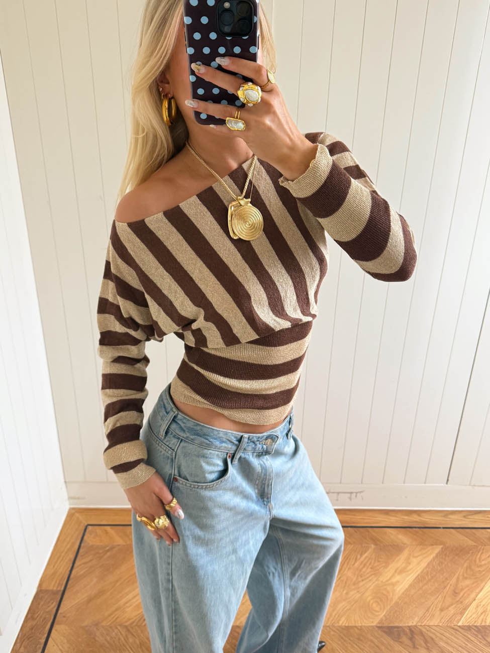 Scandivv tætsiddende bluse med glitter - Brun/guld