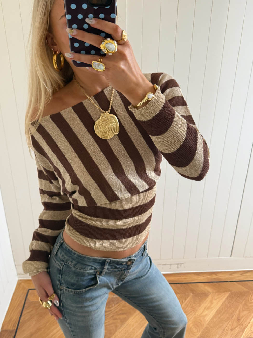 Scandivv tætsiddende bluse med glitter - Brun/guld