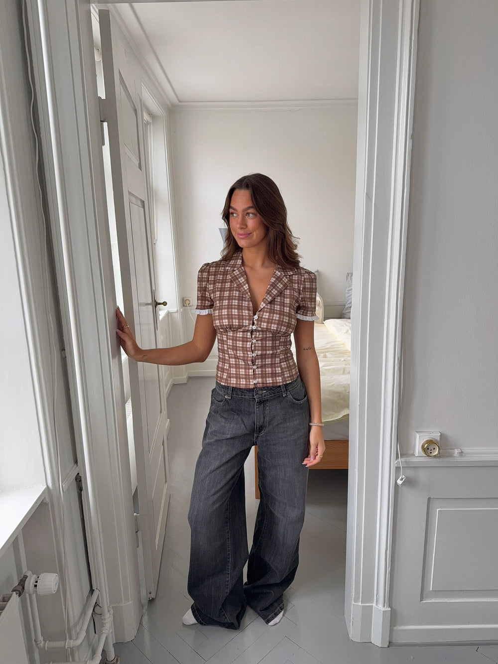 Kassandra figursyet skjorte med tern - Brun/hvid