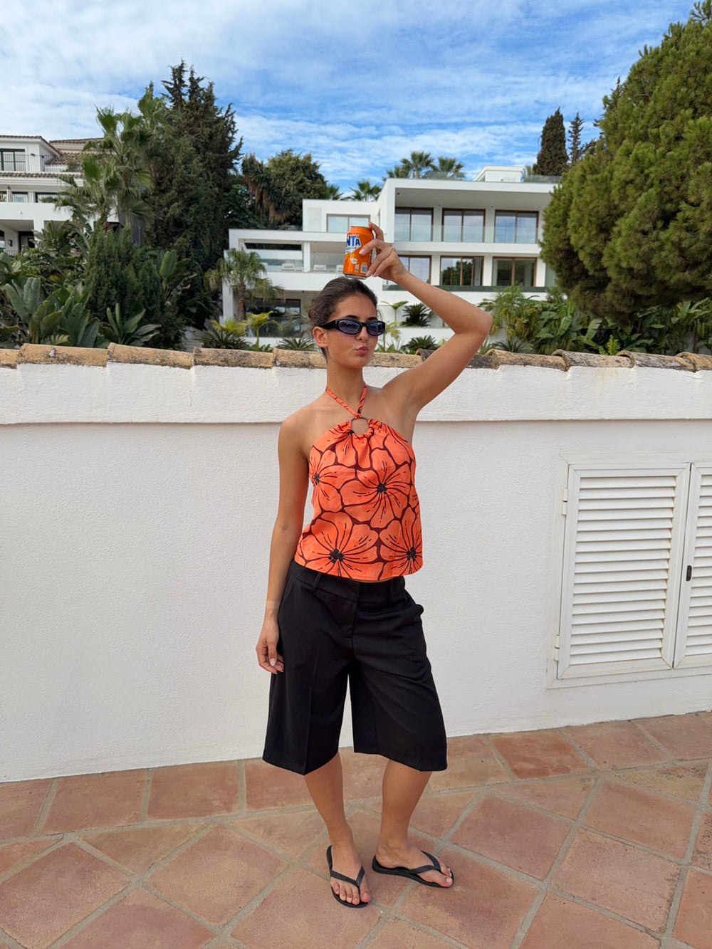 Sibilia top med blomster - Orange/sort