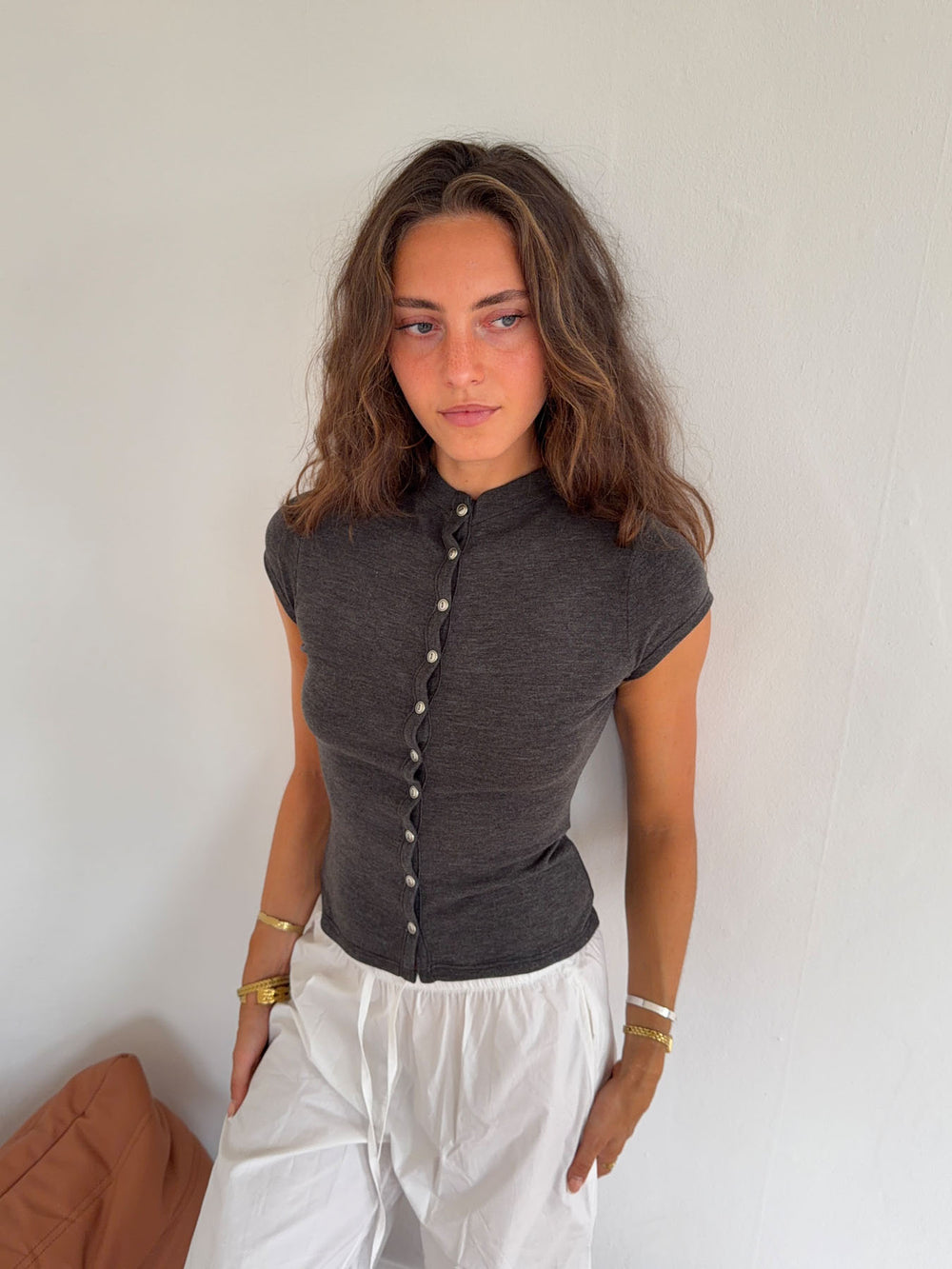 Leonie top med knapper - Grå