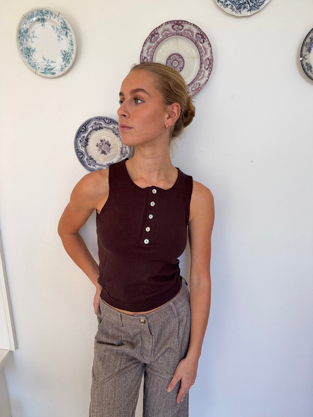 Dilly top med knapper - Brun