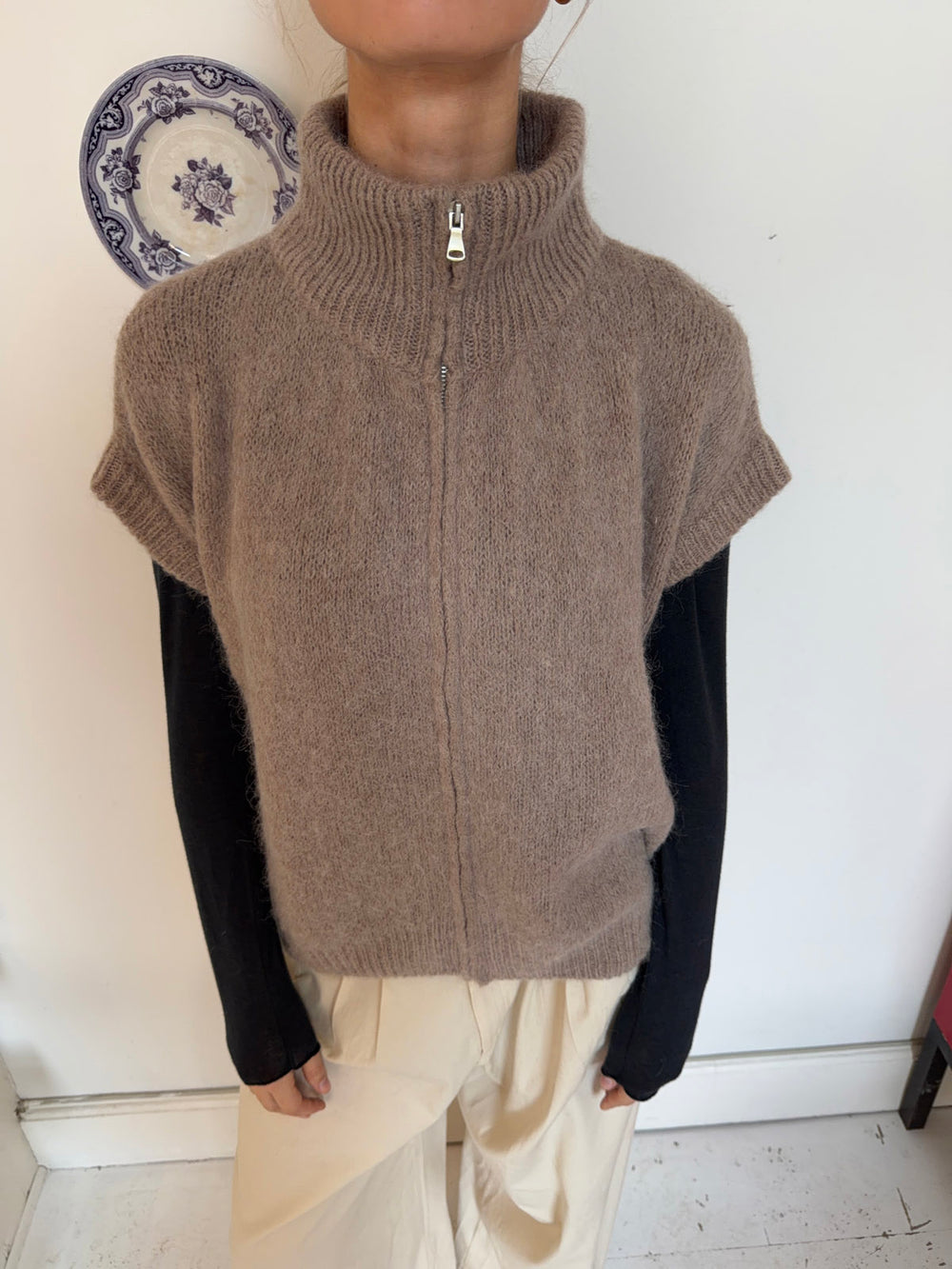 Fiona vest med høj hals - Beige