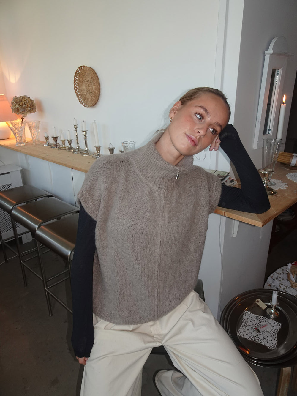 Fiona vest med høj hals - Beige