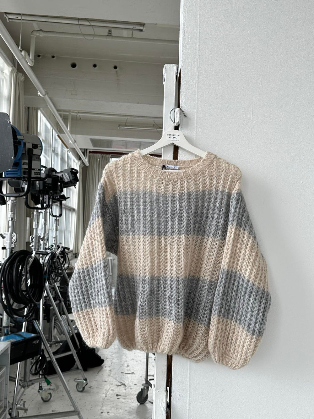 Melly striktrøje med striber - Beige/grå