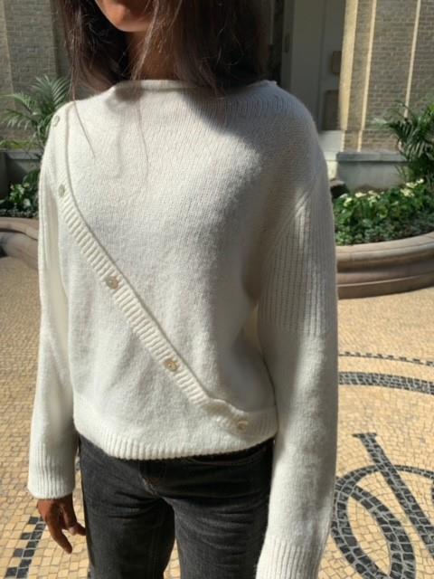 Matilde W striktrøje med knapper - Off white